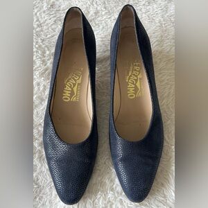 Salvatore Ferragamo Suede Leather Navy Blue Kitten Heeled Women’s Shoes 7
